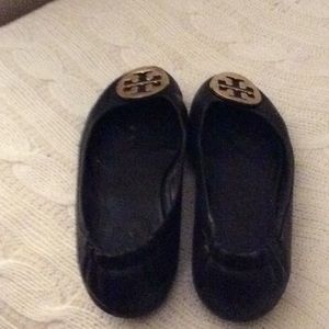 Flat Tory Burch Shoe with Gold Emblem
